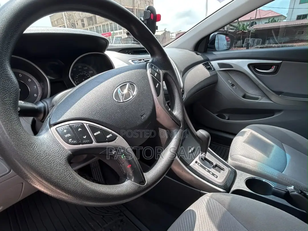 Hyundai Elantra GLS Sedan FWD (1.8L 4cyl 6A) 2013 Gray