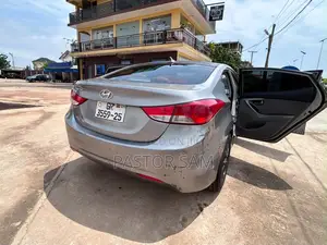 Hyundai Elantra GLS Sedan FWD (1.8L 4cyl 6A) 2013 Gray
