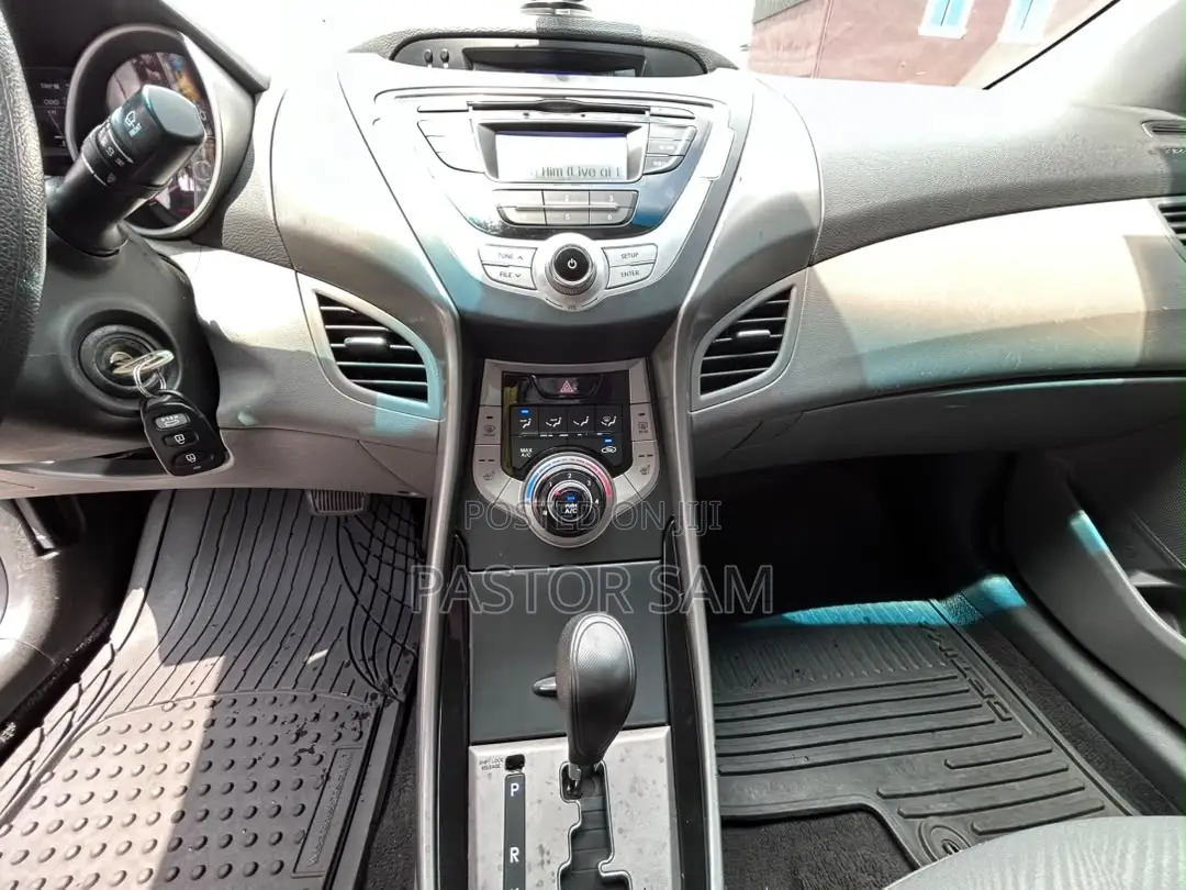 Hyundai Elantra GLS Sedan FWD (1.8L 4cyl 6A) 2013 Gray