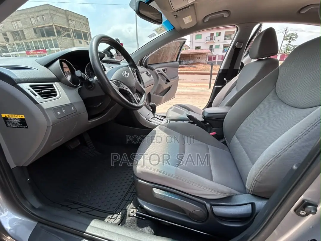 Hyundai Elantra GLS Sedan FWD (1.8L 4cyl 6A) 2013 Gray
