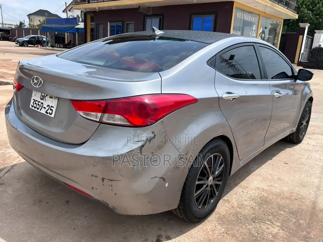 Hyundai Elantra GLS Sedan FWD (1.8L 4cyl 6A) 2013 Gray