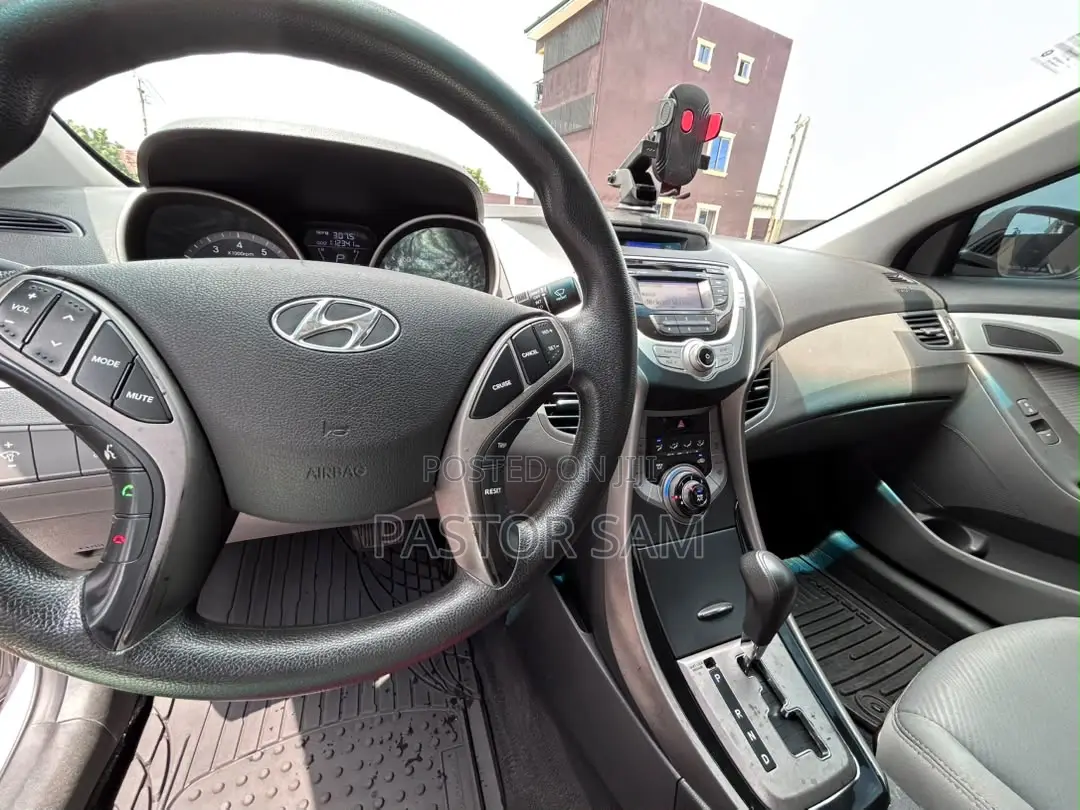 Hyundai Elantra GLS Sedan FWD (1.8L 4cyl 6A) 2013 Gray