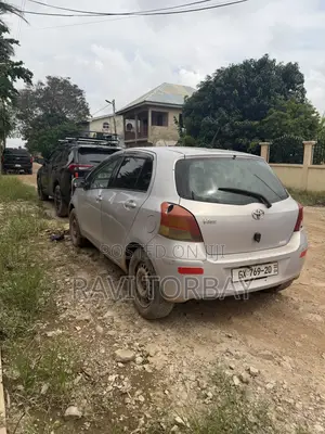 Toyota Vitz 2010 Silver