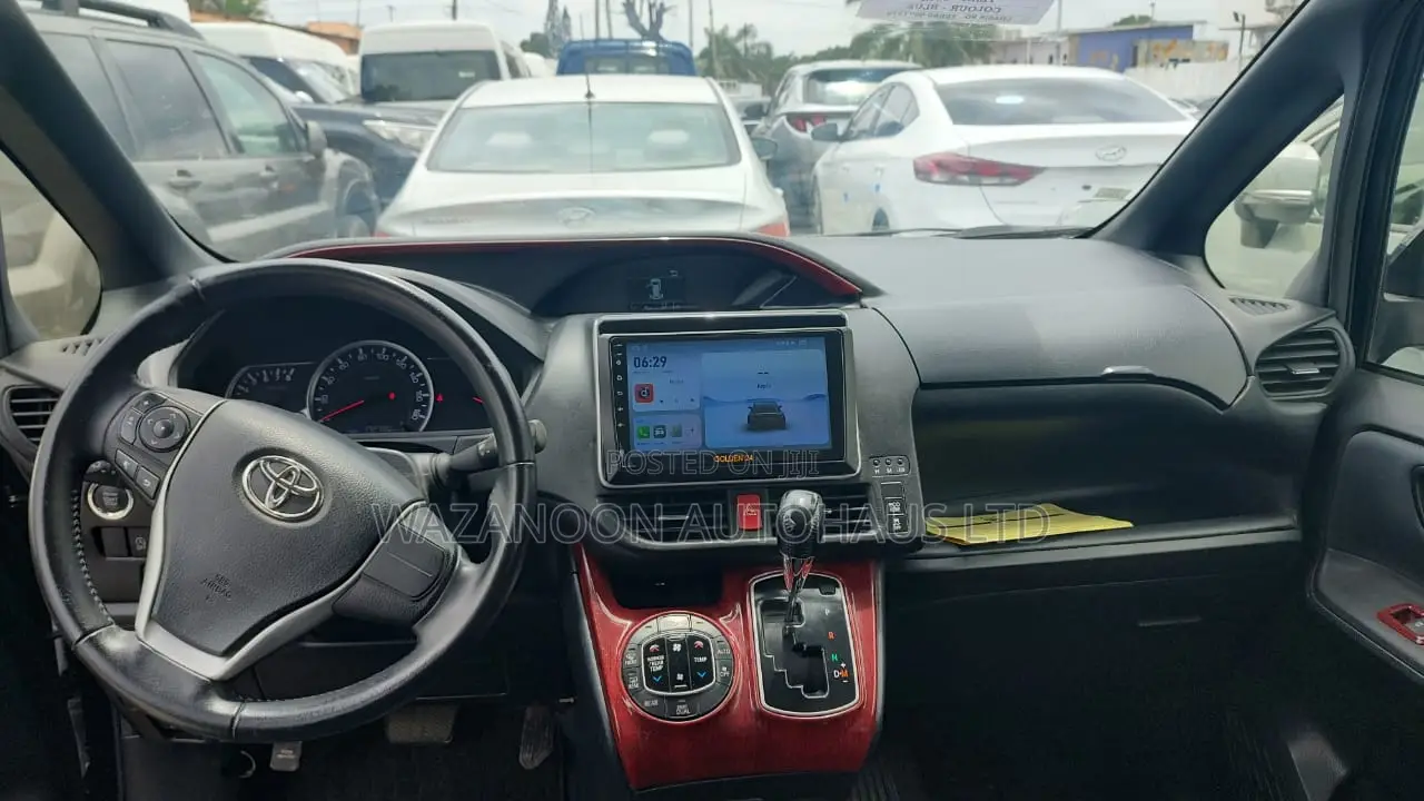 Toyota Voxy SV Premium 2014 Black