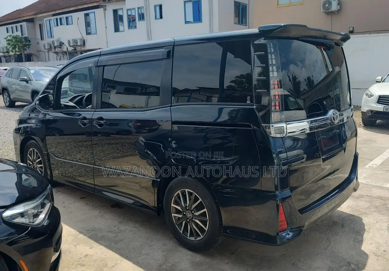 Toyota Voxy SV Premium 2014 Black