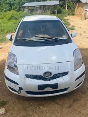 Toyota Vitz 2016 White