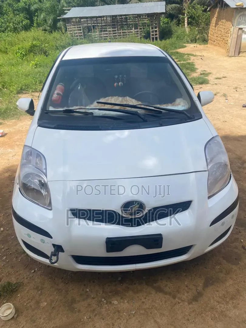 Toyota Vitz 2016 White