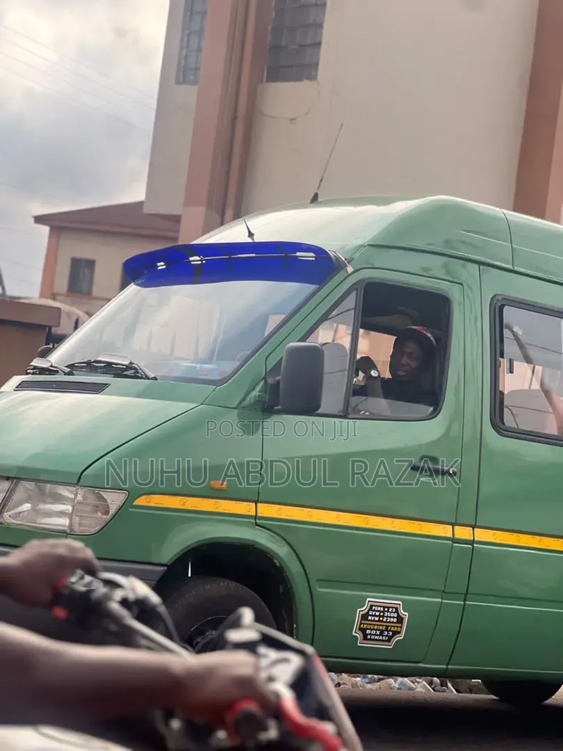 Mercedes-Benz Sprinter 2000 Green