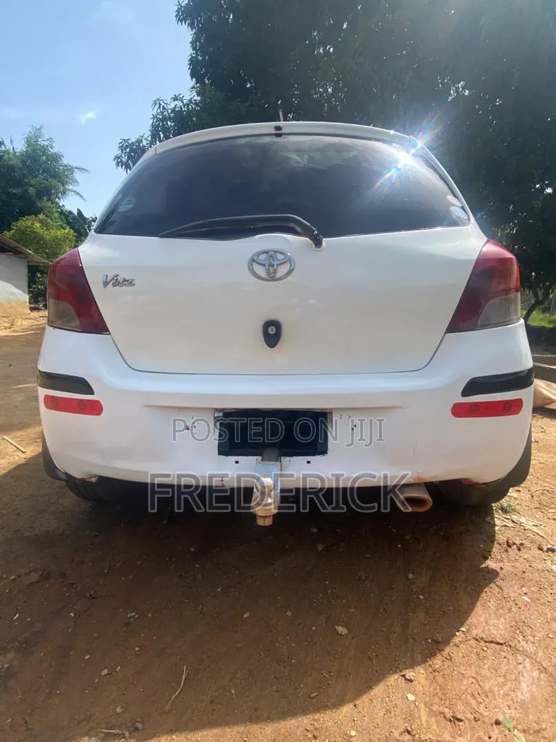 Toyota Vitz 2016 White
