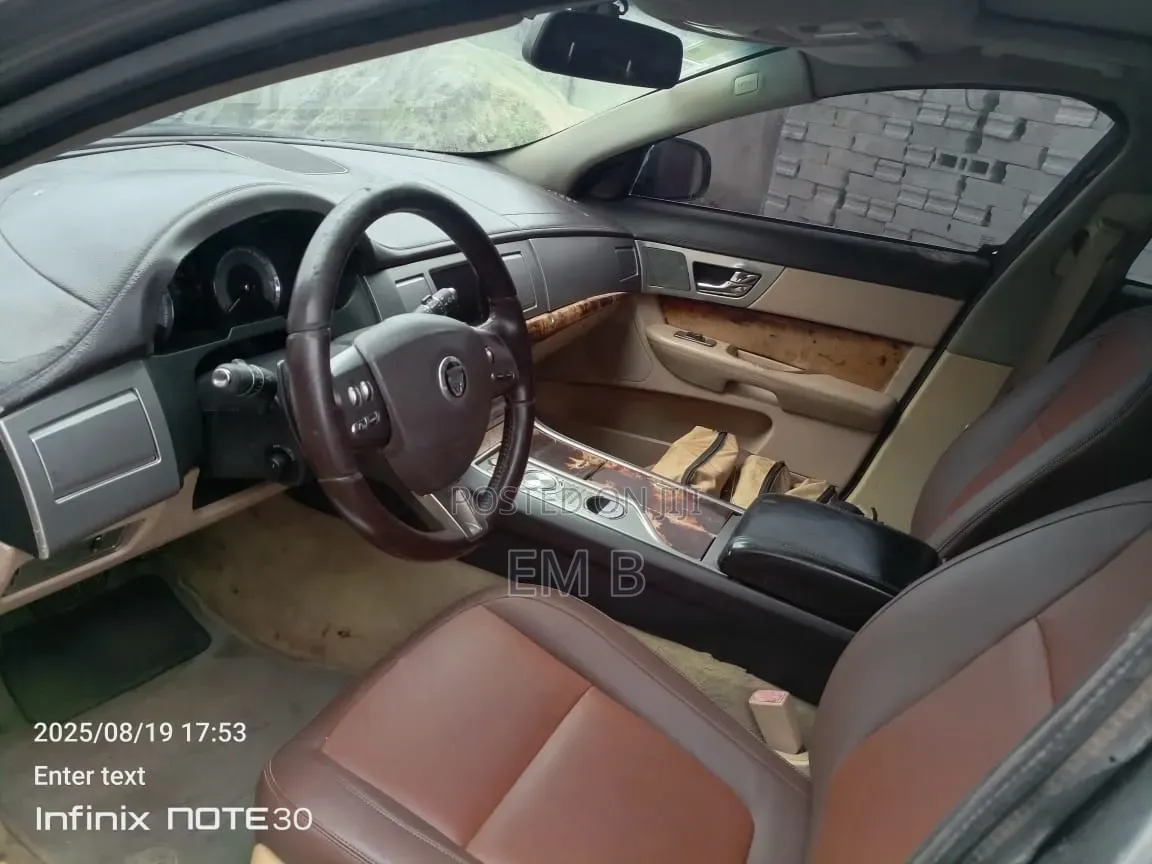 Jaguar XF 2012 Silver