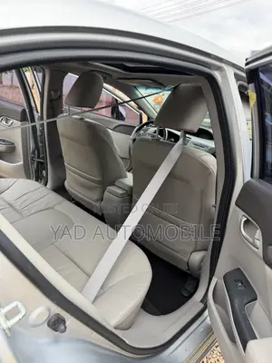 Honda Civic 1.8 5 Door Automatic 2012 Silver