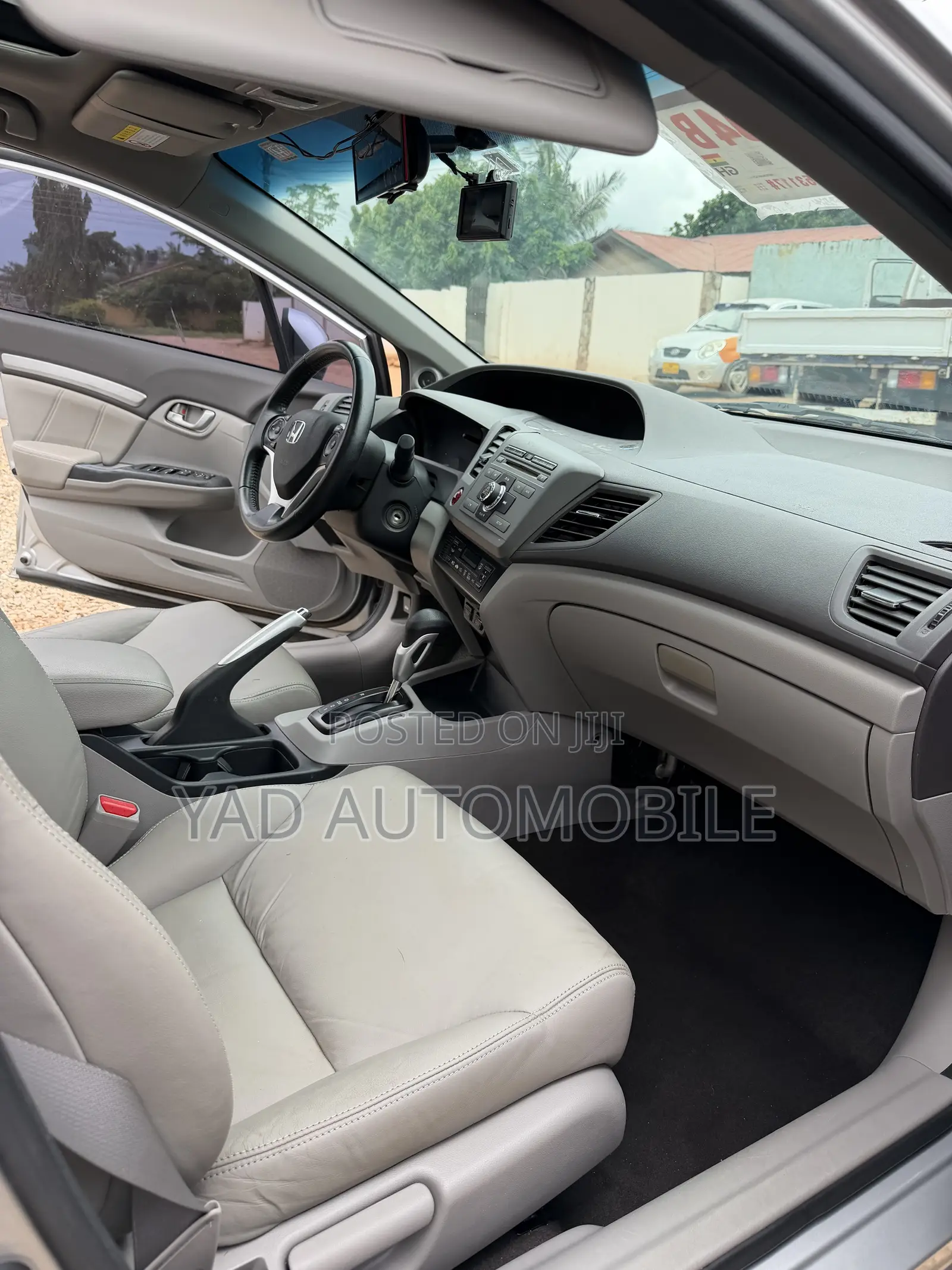 Honda Civic 1.8 5 Door Automatic 2012 Silver