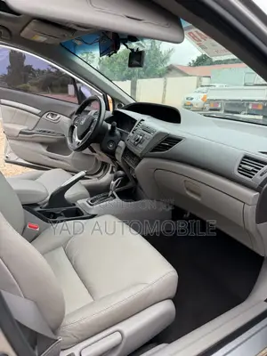 Honda Civic 1.8 5 Door Automatic 2012 Silver