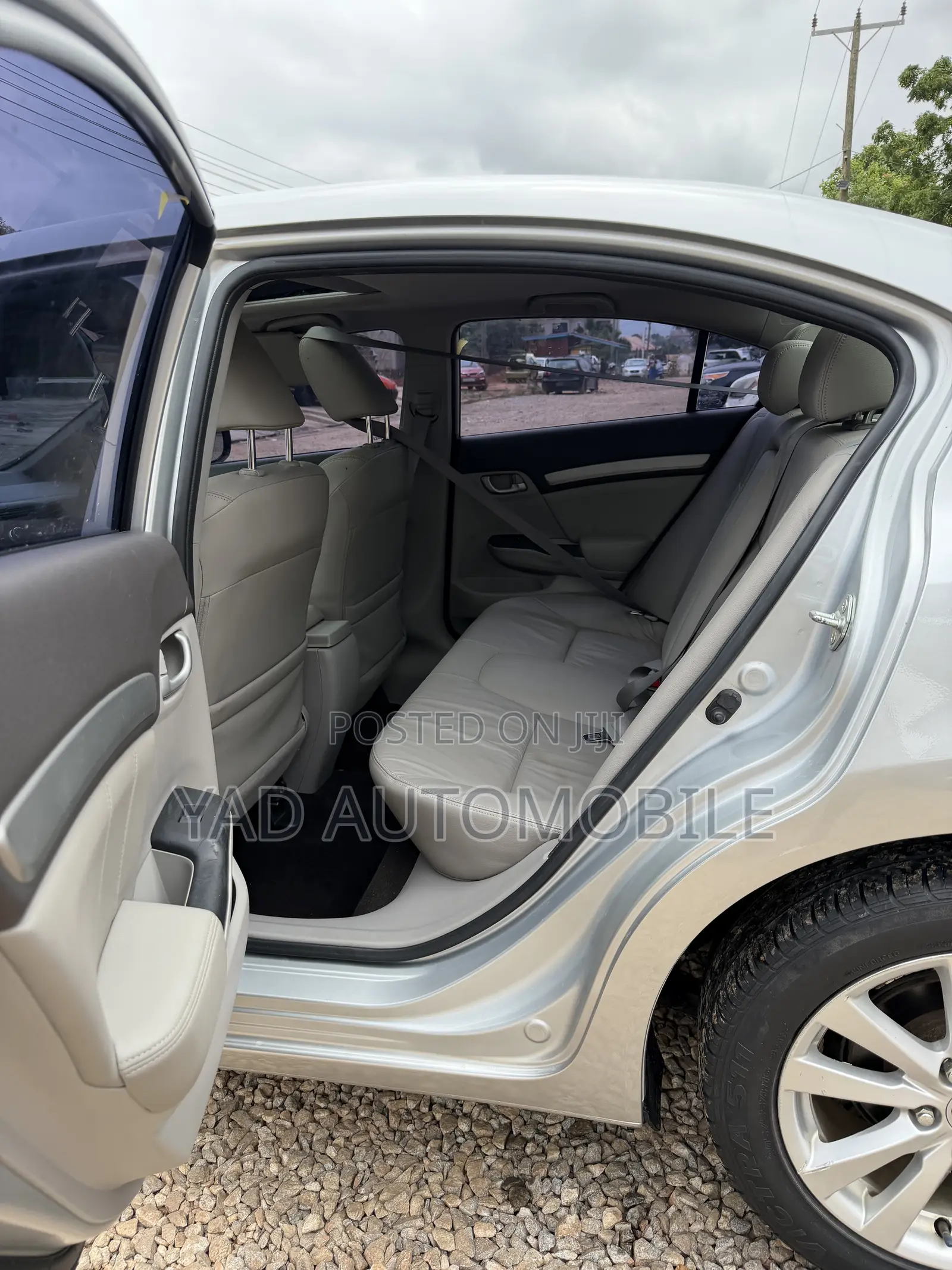 Honda Civic 1.8 5 Door Automatic 2012 Silver