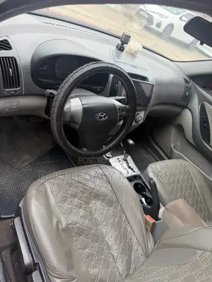 Hyundai Elantra 2008 Red
