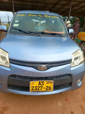 Toyota Sienta 2013 Blue