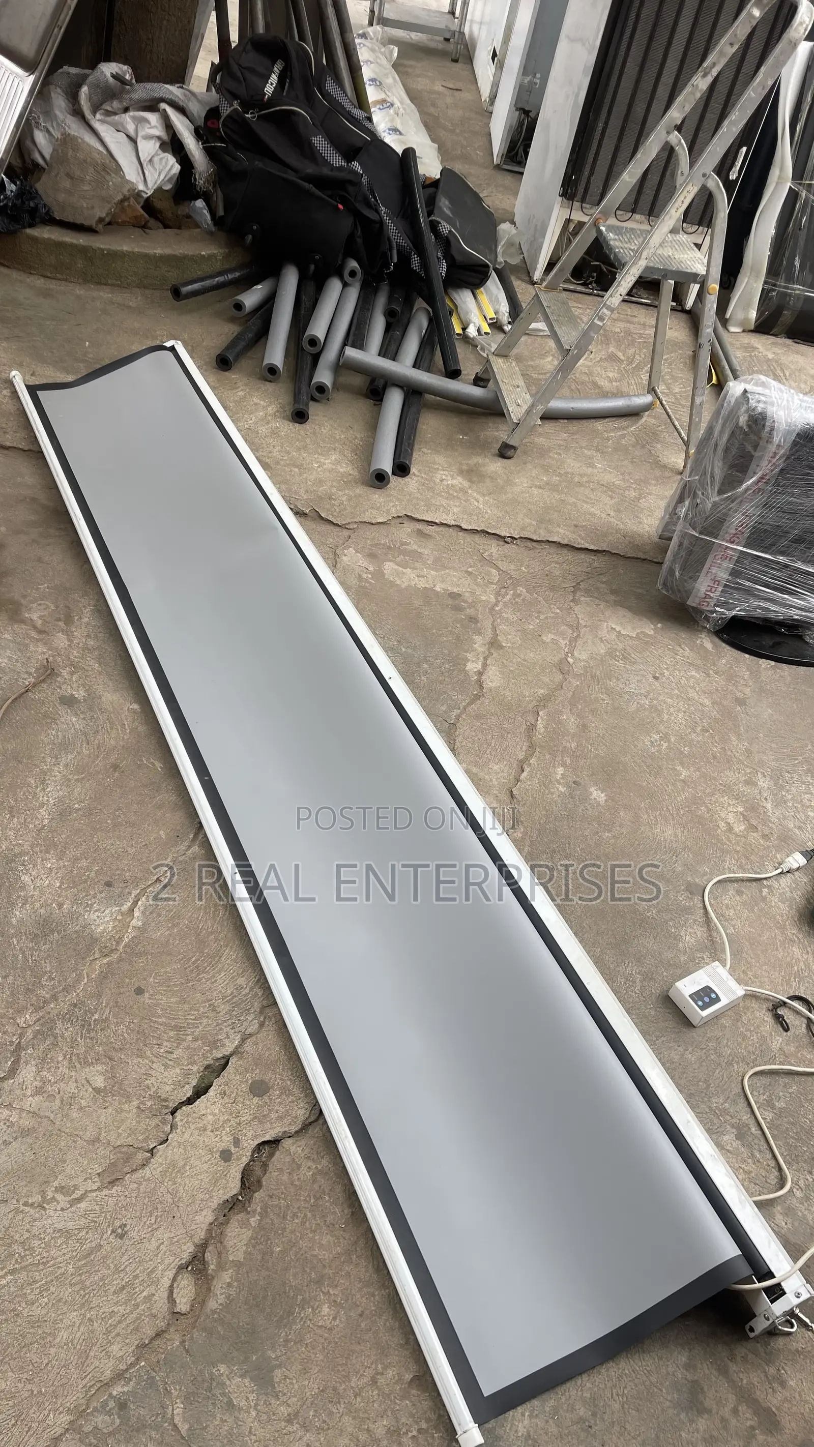 Projector Screen With Motor and Remote