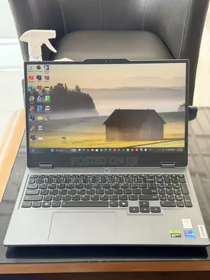 Laptop Lenovo LOQ 15IRH8 16GB Intel Core i7 SSD 512GB