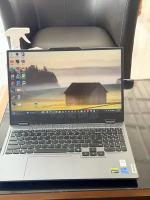 Laptop Lenovo LOQ 15IRH8 16GB Intel Core i7 SSD 512GB