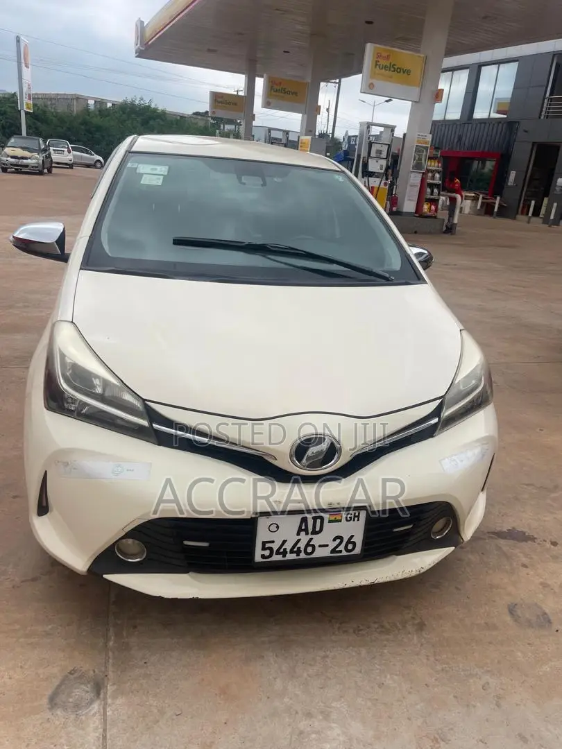 Toyota Vitz 2015 Green