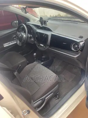 Toyota Vitz 2015 Green