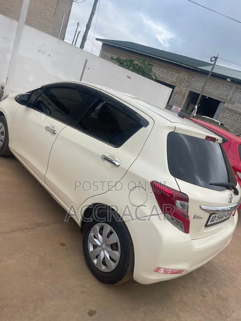Toyota Vitz 2015 Green