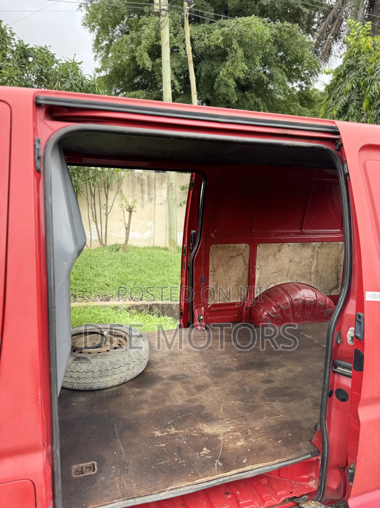 Toyota HiAce 2000 Red