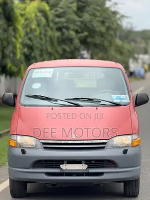 Toyota HiAce 2000 Red