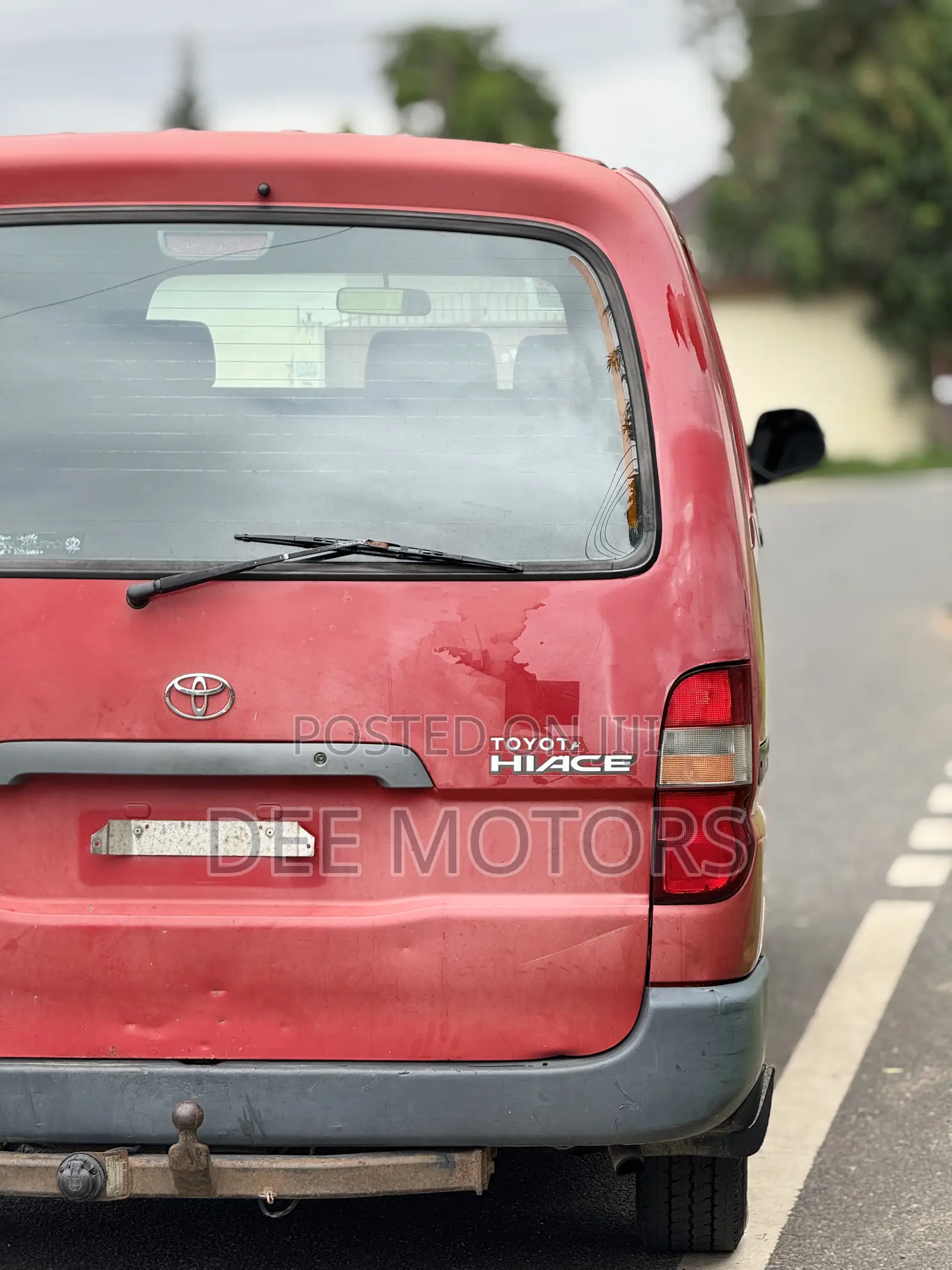 Toyota HiAce 2000 Red