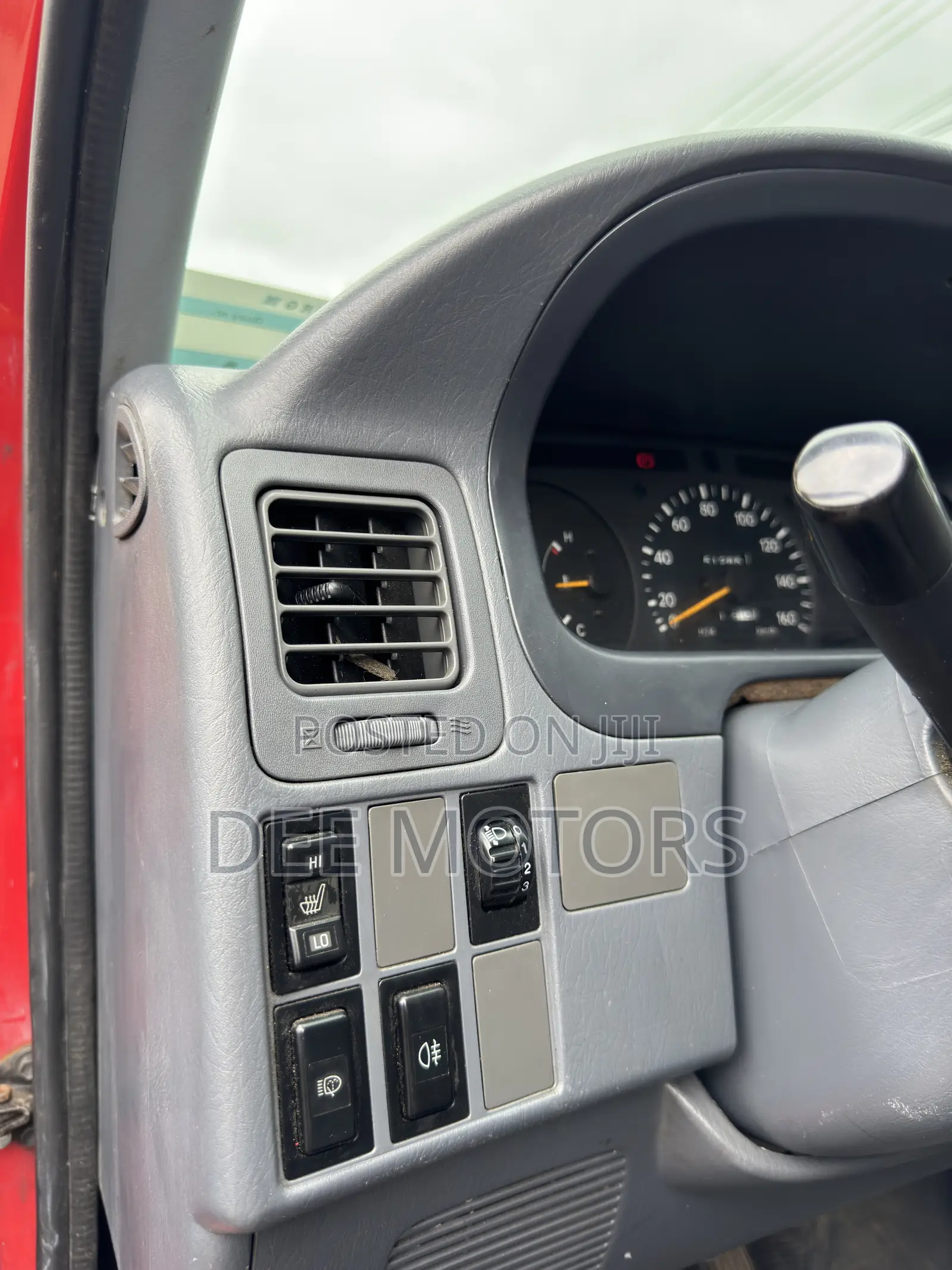 Toyota HiAce 2000 Red