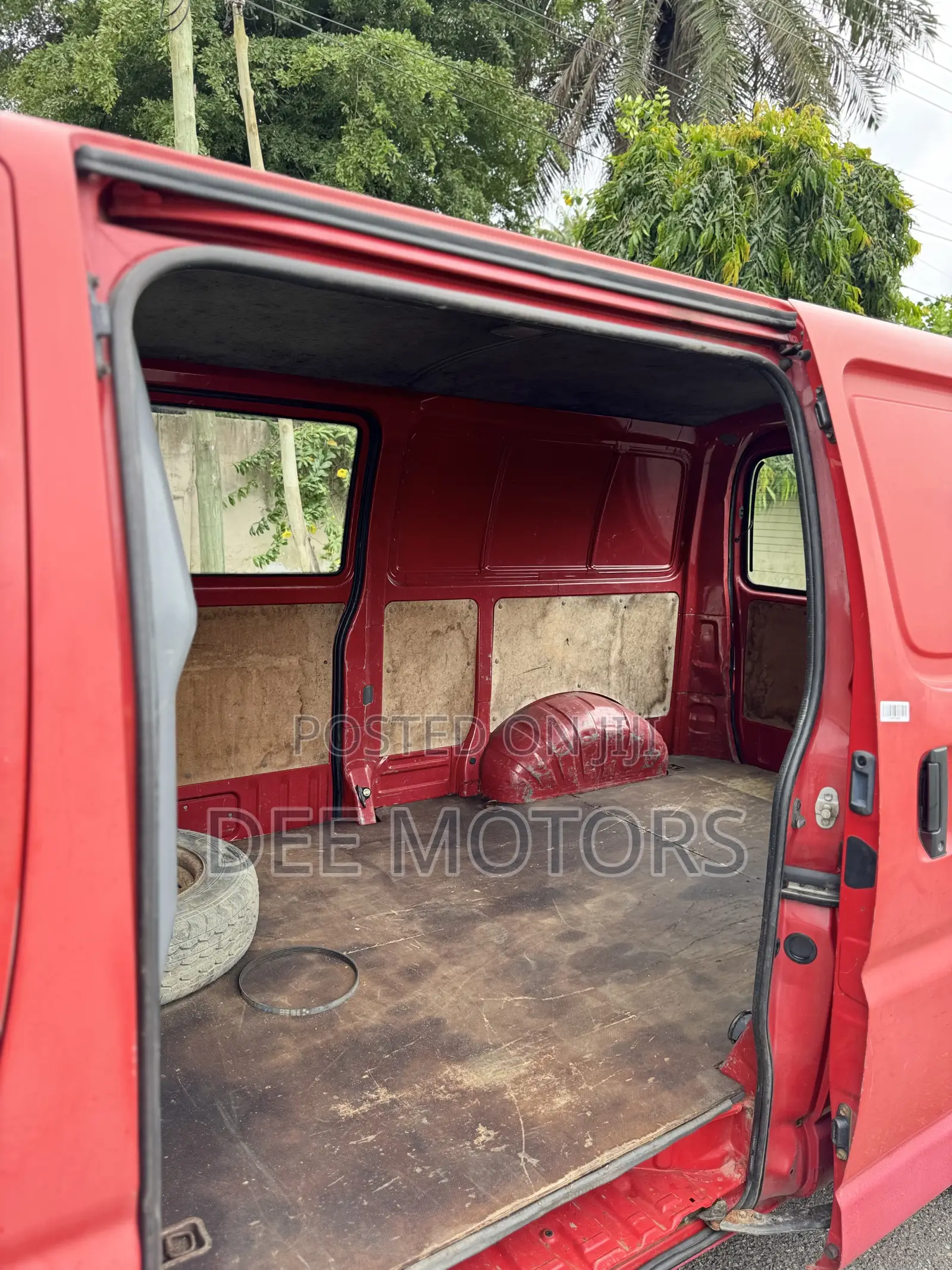Toyota HiAce 2000 Red