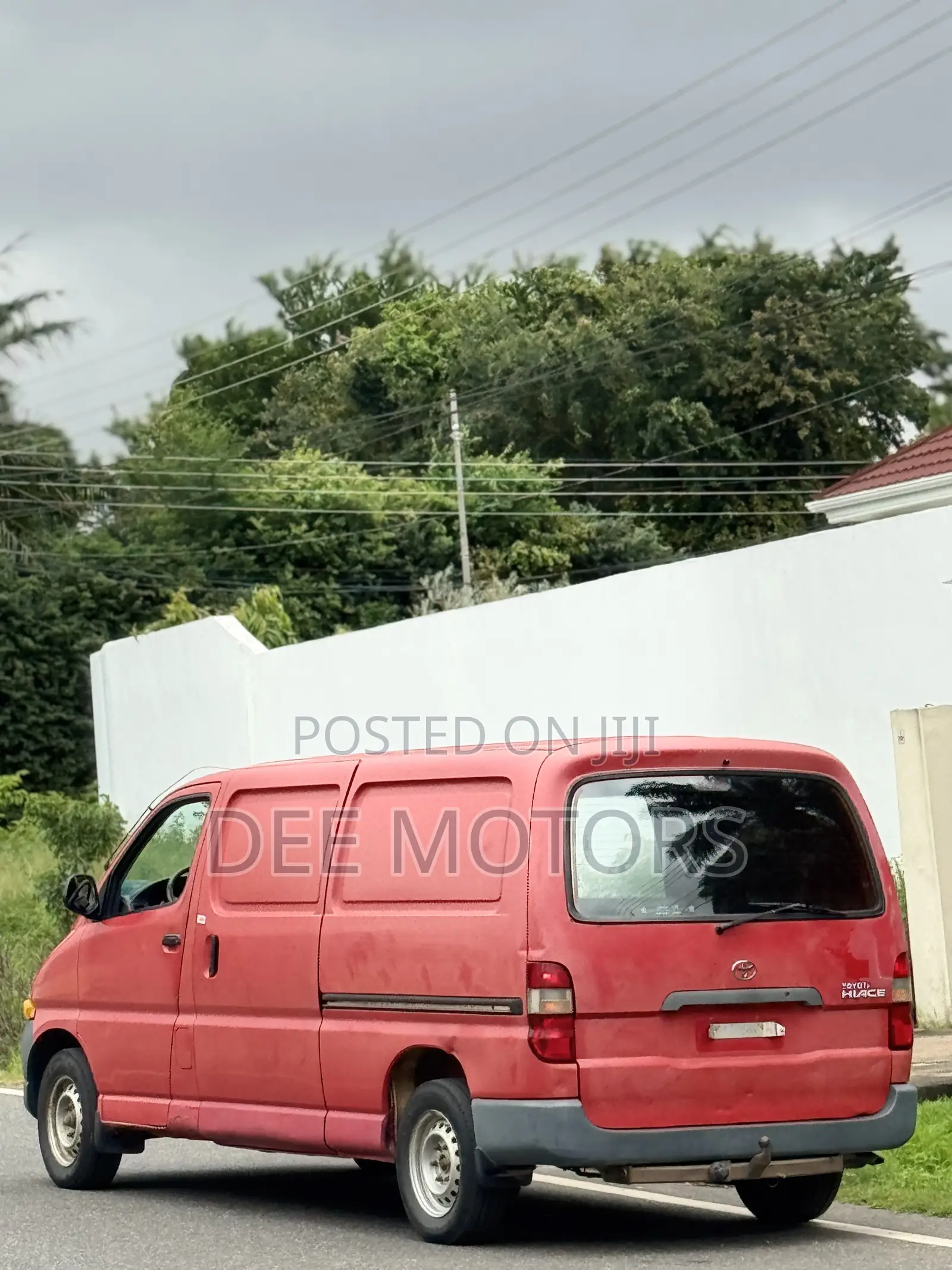 Toyota HiAce 2000 Red