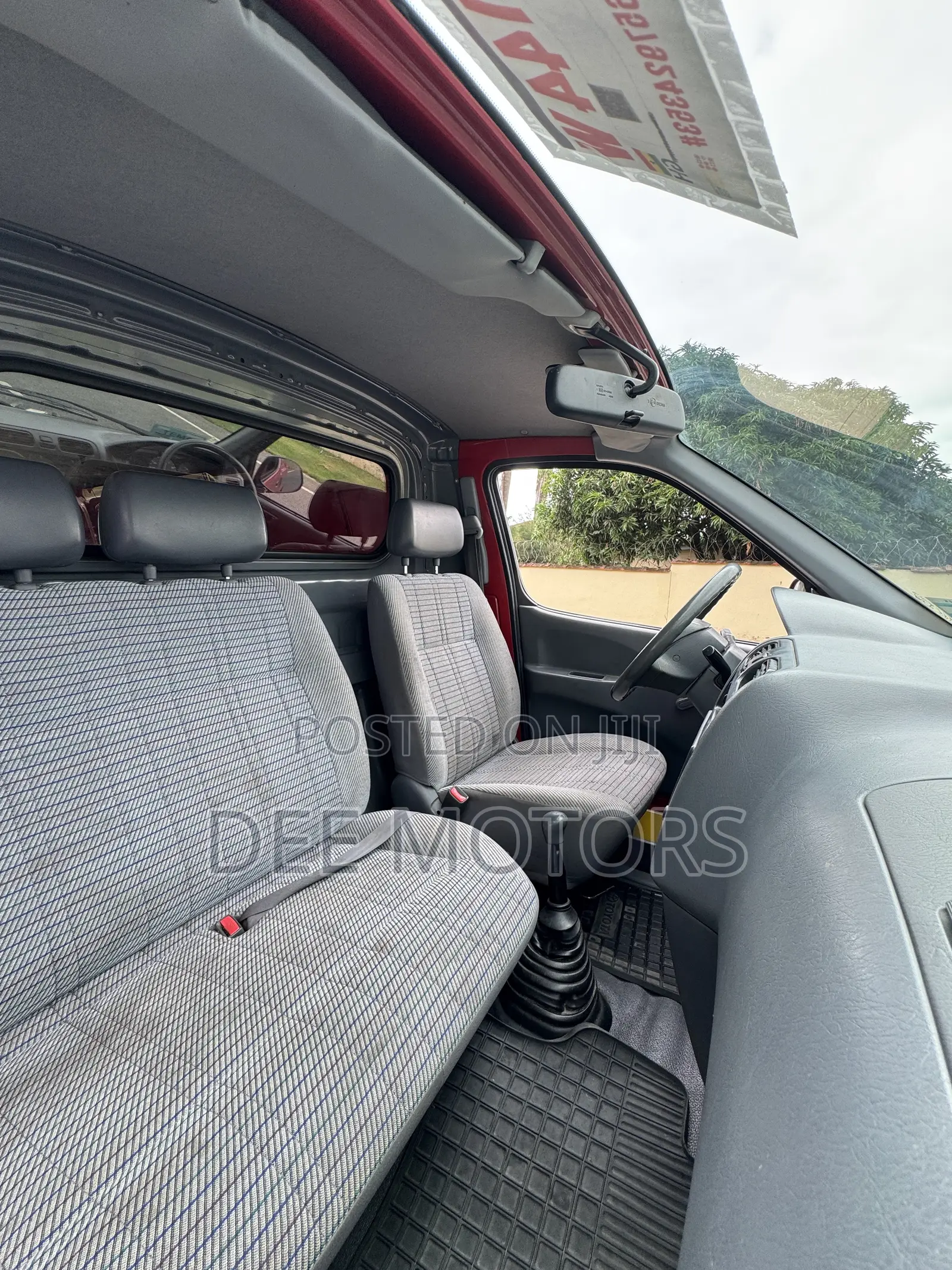 Toyota HiAce 2000 Red