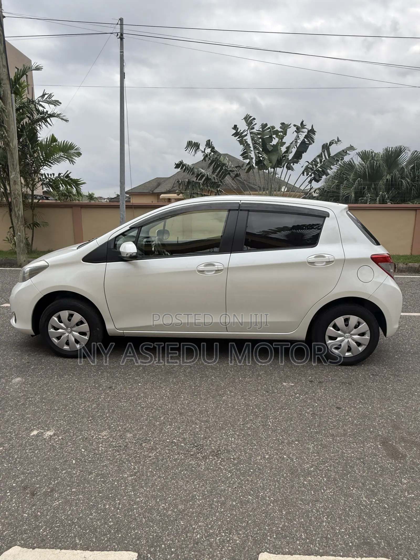 Toyota Vitz 1.3 FWD 3dr 2013 White