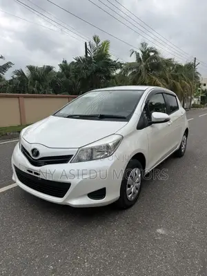 Toyota Vitz 1.3 FWD 3dr 2013 White