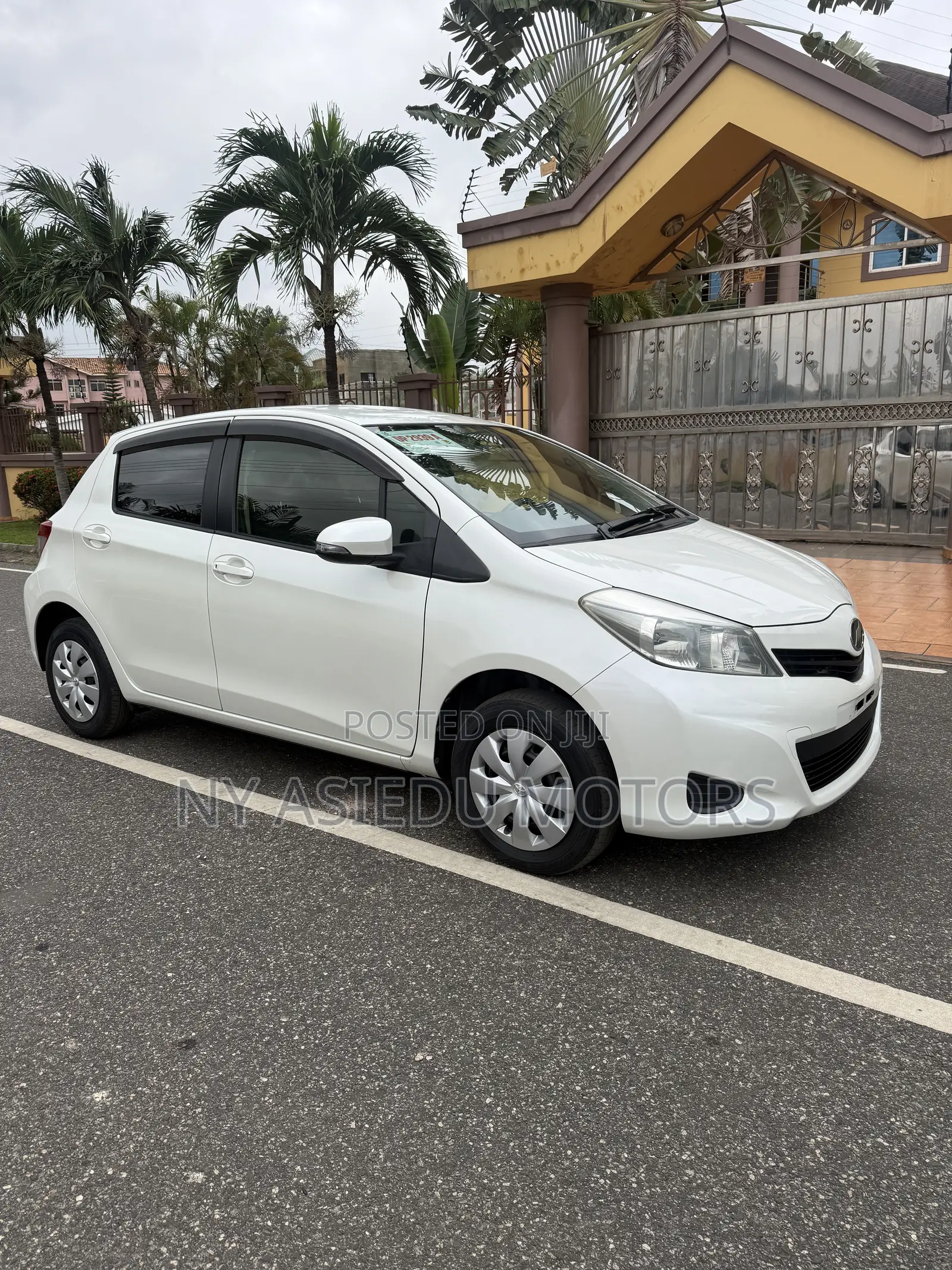 Toyota Vitz 1.3 FWD 3dr 2013 White