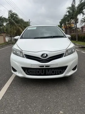 Toyota Vitz 1.3 FWD 3dr 2013 White