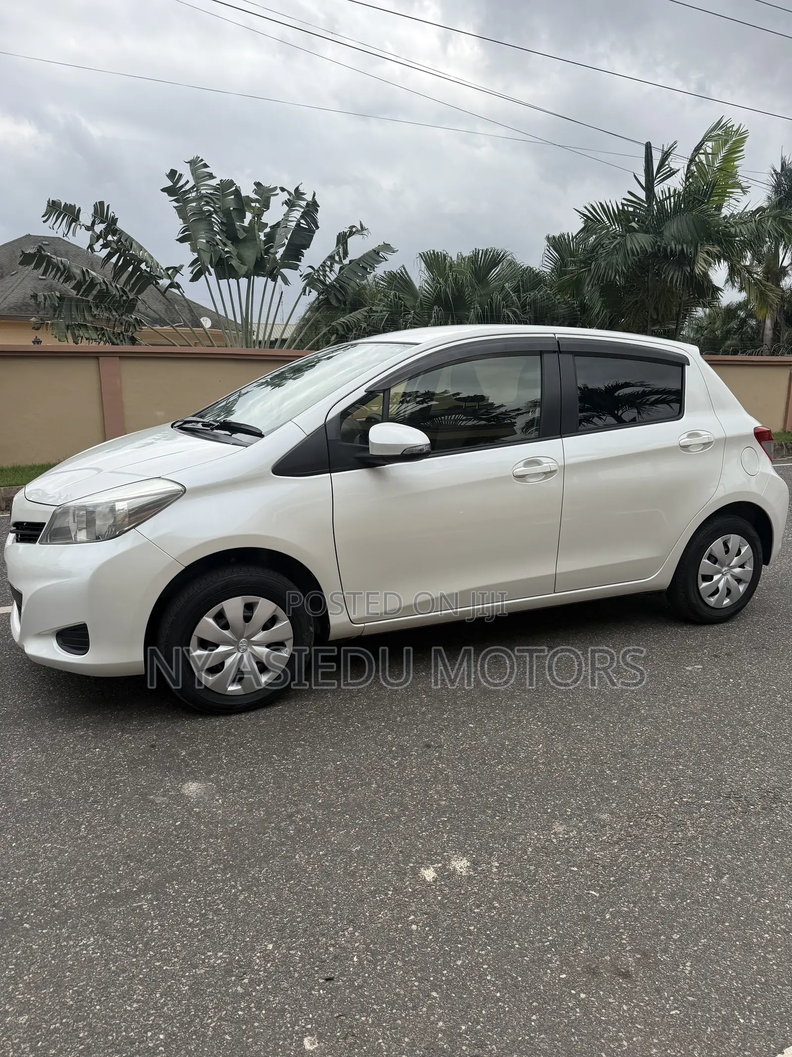 Toyota Vitz 1.3 FWD 3dr 2013 White