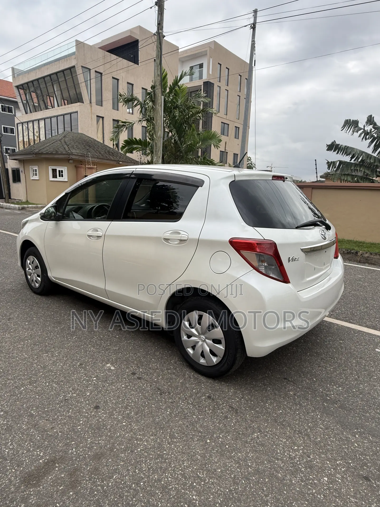 Toyota Vitz 1.3 FWD 3dr 2013 White
