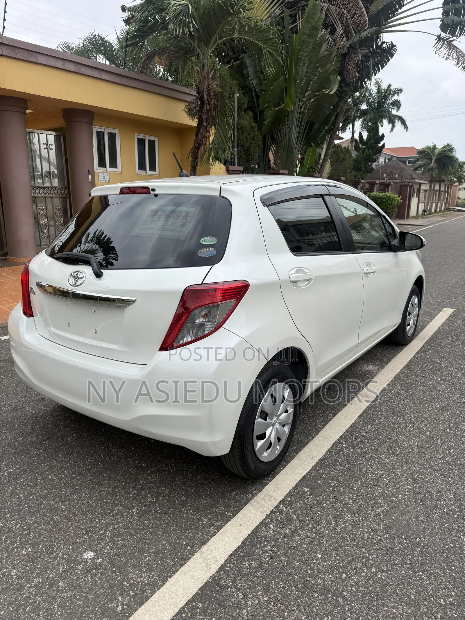Toyota Vitz 1.3 FWD 3dr 2013 White
