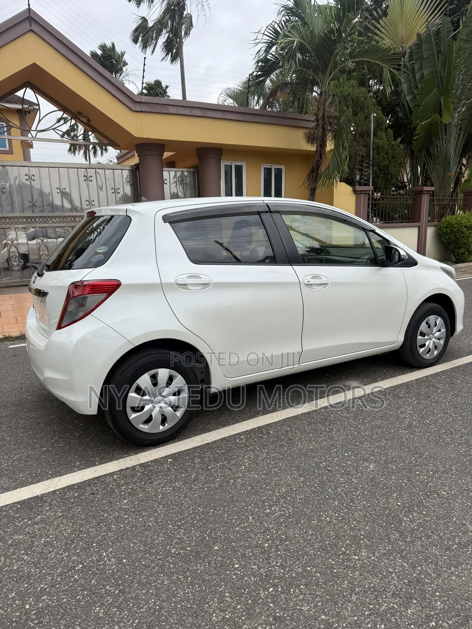 Toyota Vitz 1.3 FWD 3dr 2013 White