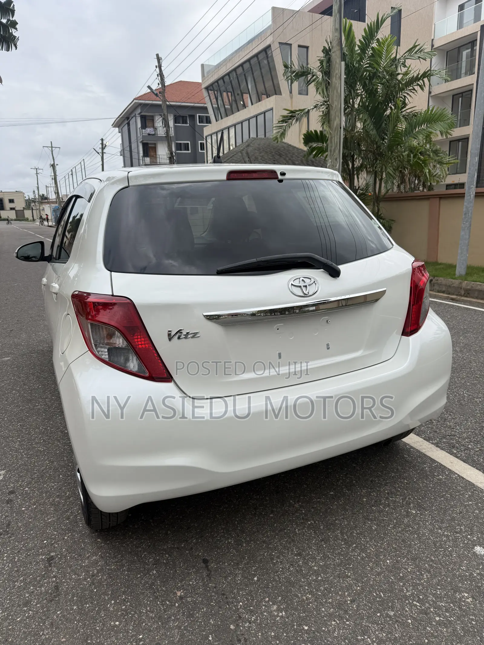 Toyota Vitz 1.3 FWD 3dr 2013 White