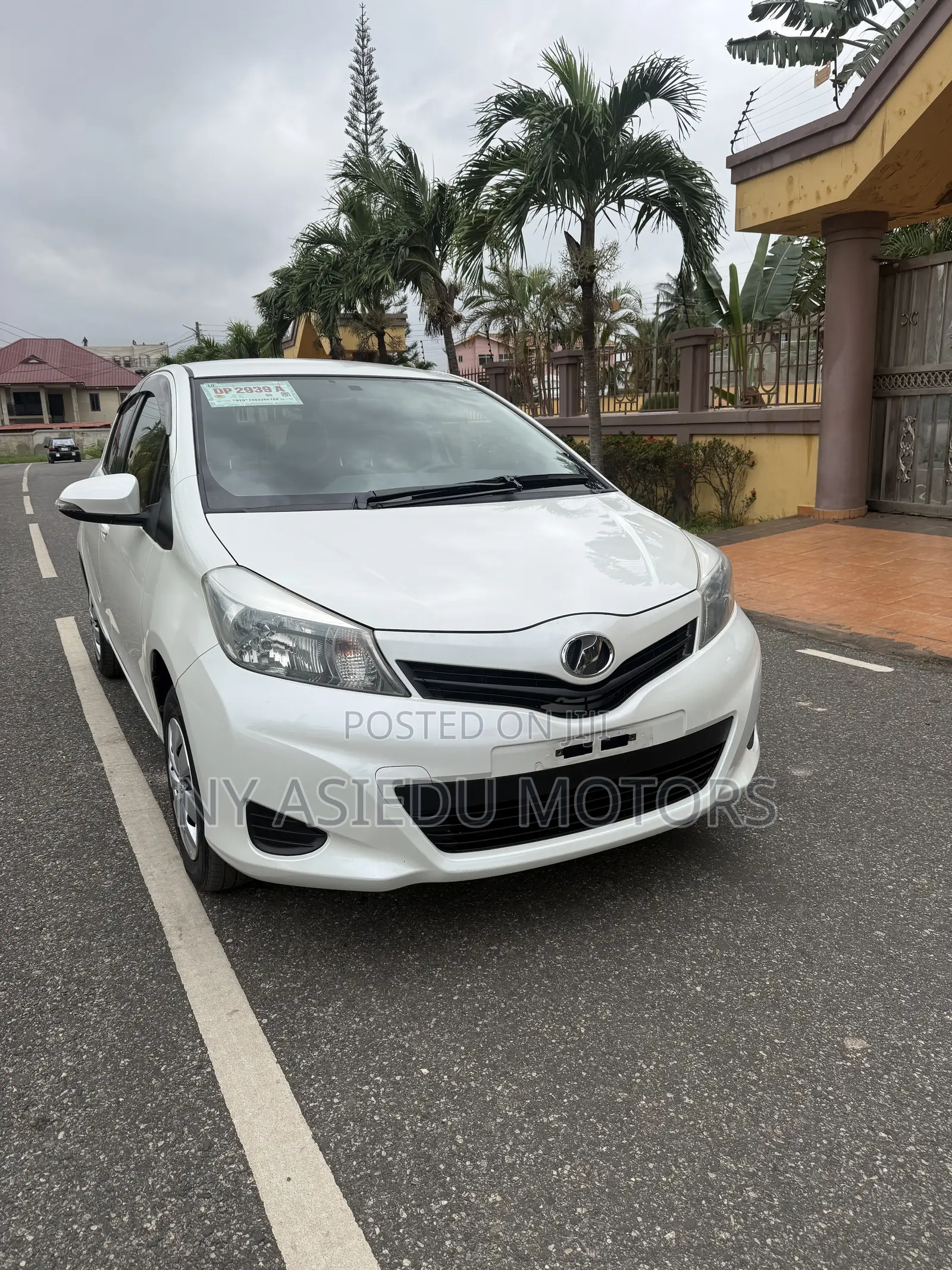 Toyota Vitz 1.3 FWD 3dr 2013 White