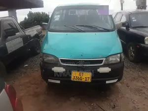 Toyota HiAce 2004 Green