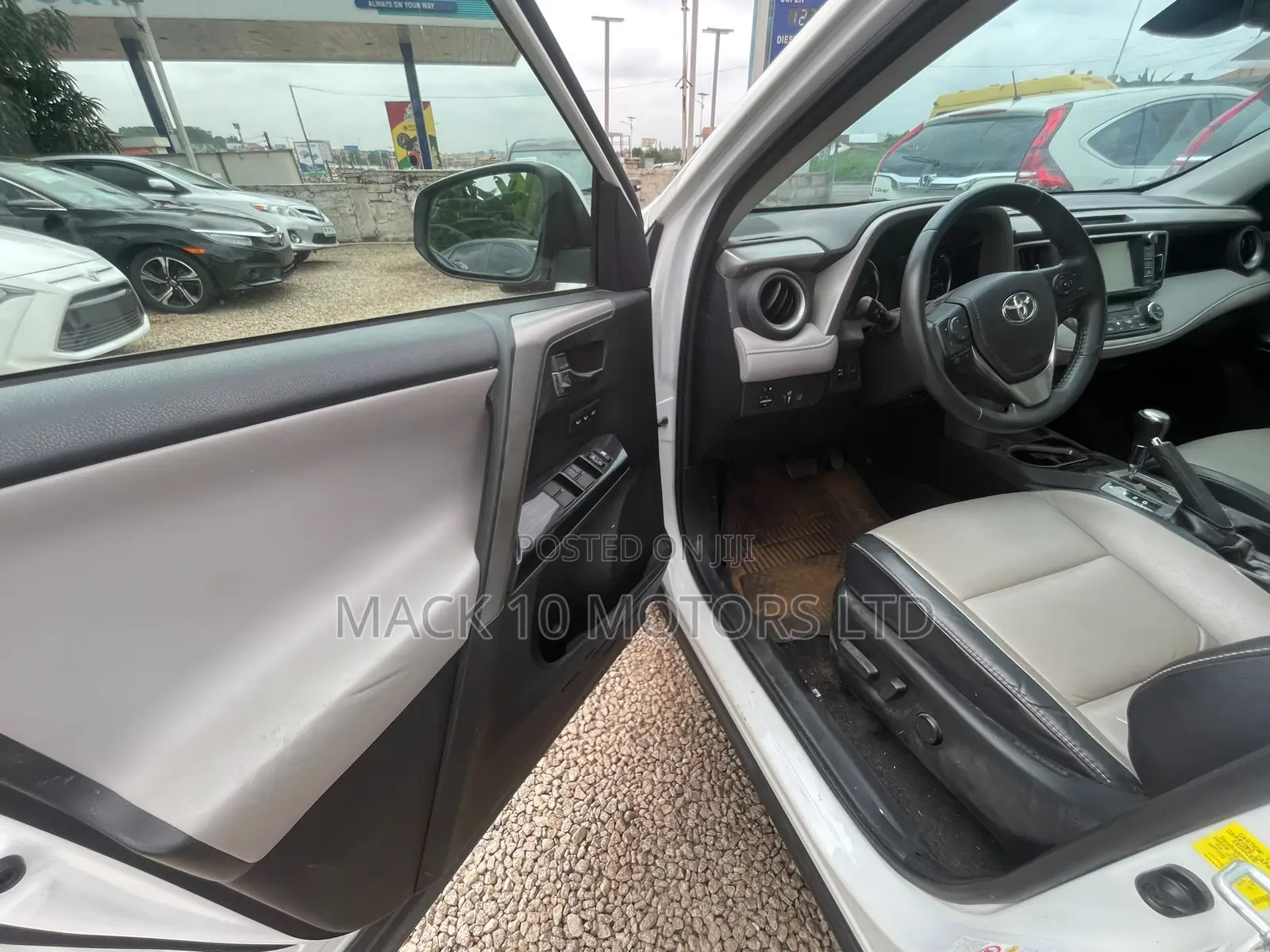 Toyota RAV4 Limited AWD (2.5L 4cyl 6A) 2017 Off white