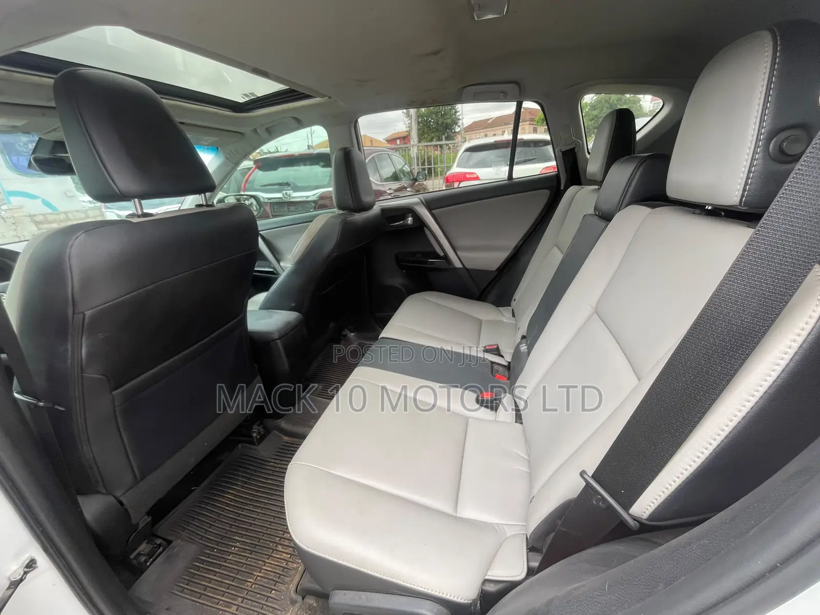 Toyota RAV4 Limited AWD (2.5L 4cyl 6A) 2017 Off white