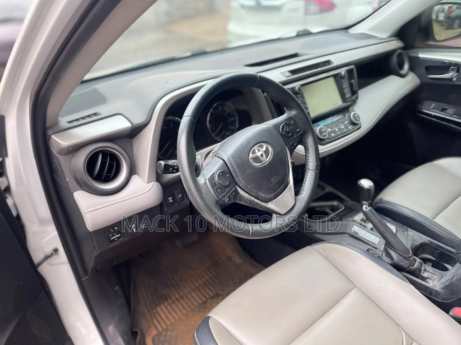 Toyota RAV4 Limited AWD (2.5L 4cyl 6A) 2017 Off white