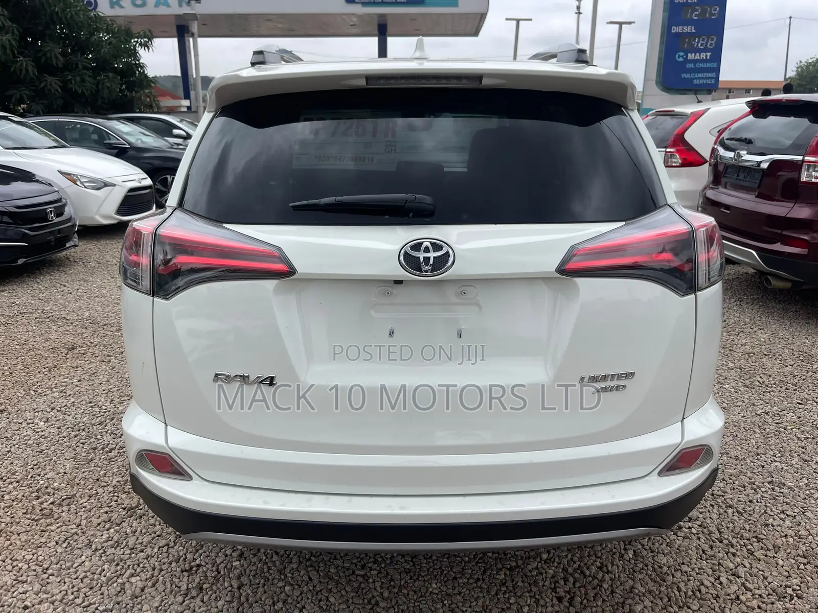 Toyota RAV4 Limited AWD (2.5L 4cyl 6A) 2017 Off white