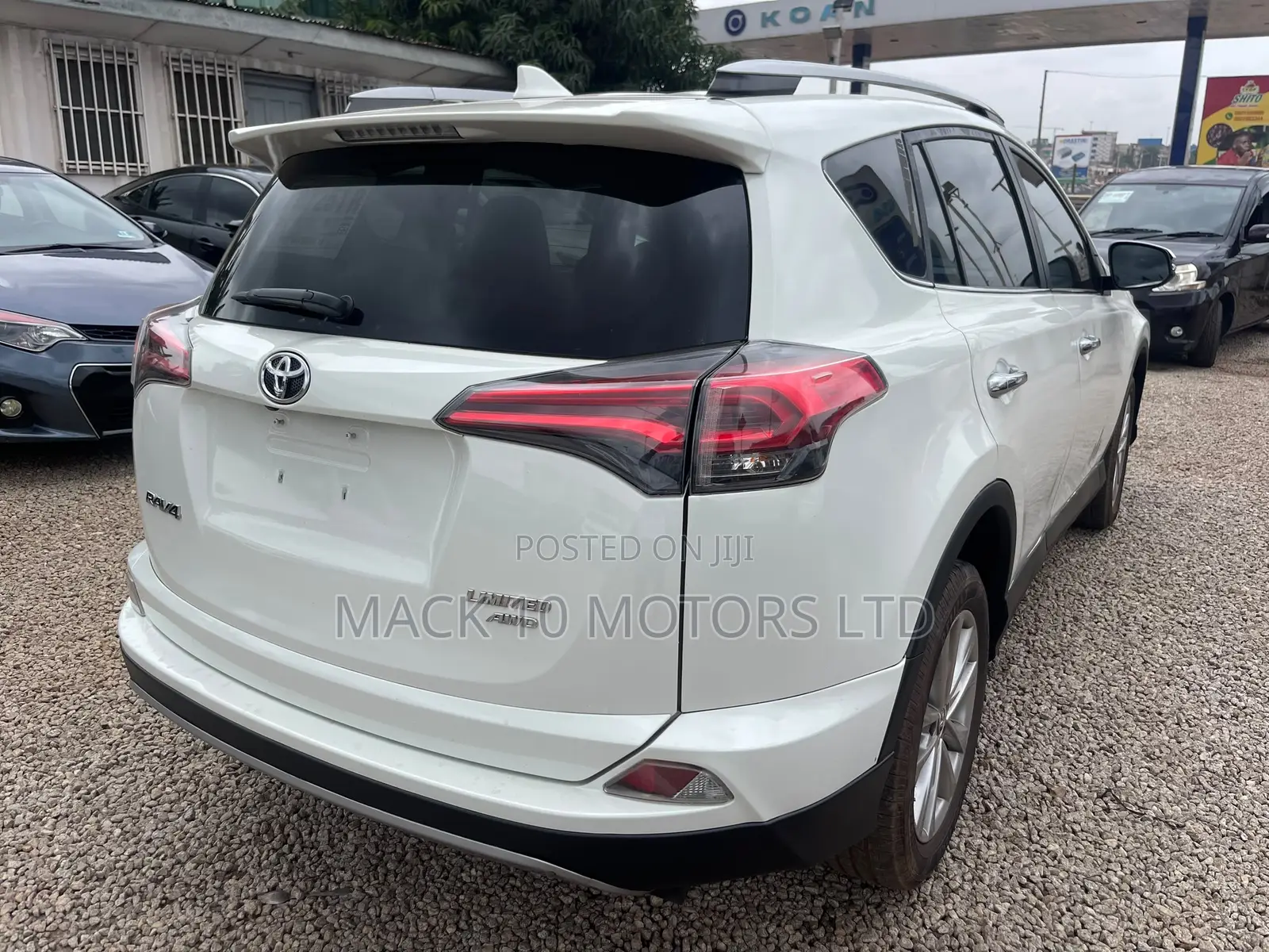Toyota RAV4 Limited AWD (2.5L 4cyl 6A) 2017 Off white