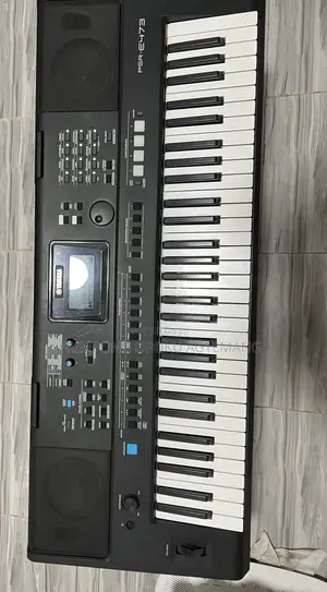 Yamaha Keyboard PSR - E473 + Free Sustain Pedal